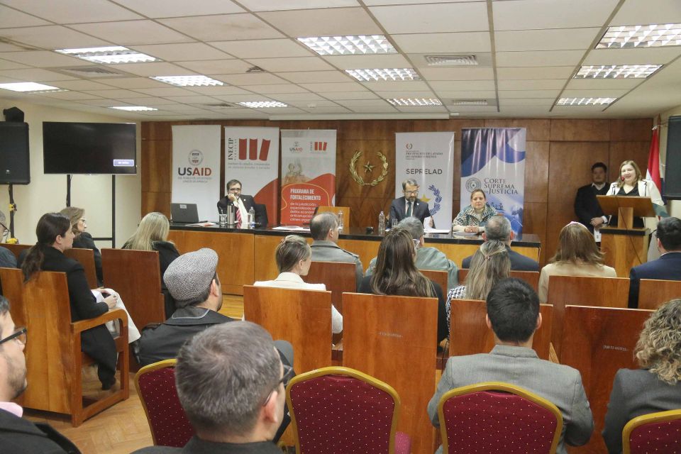 Ministra, viceministro y directores generales comparten experiencias y buenas prácticas en taller sobre la prevención y represión del lavado de activos