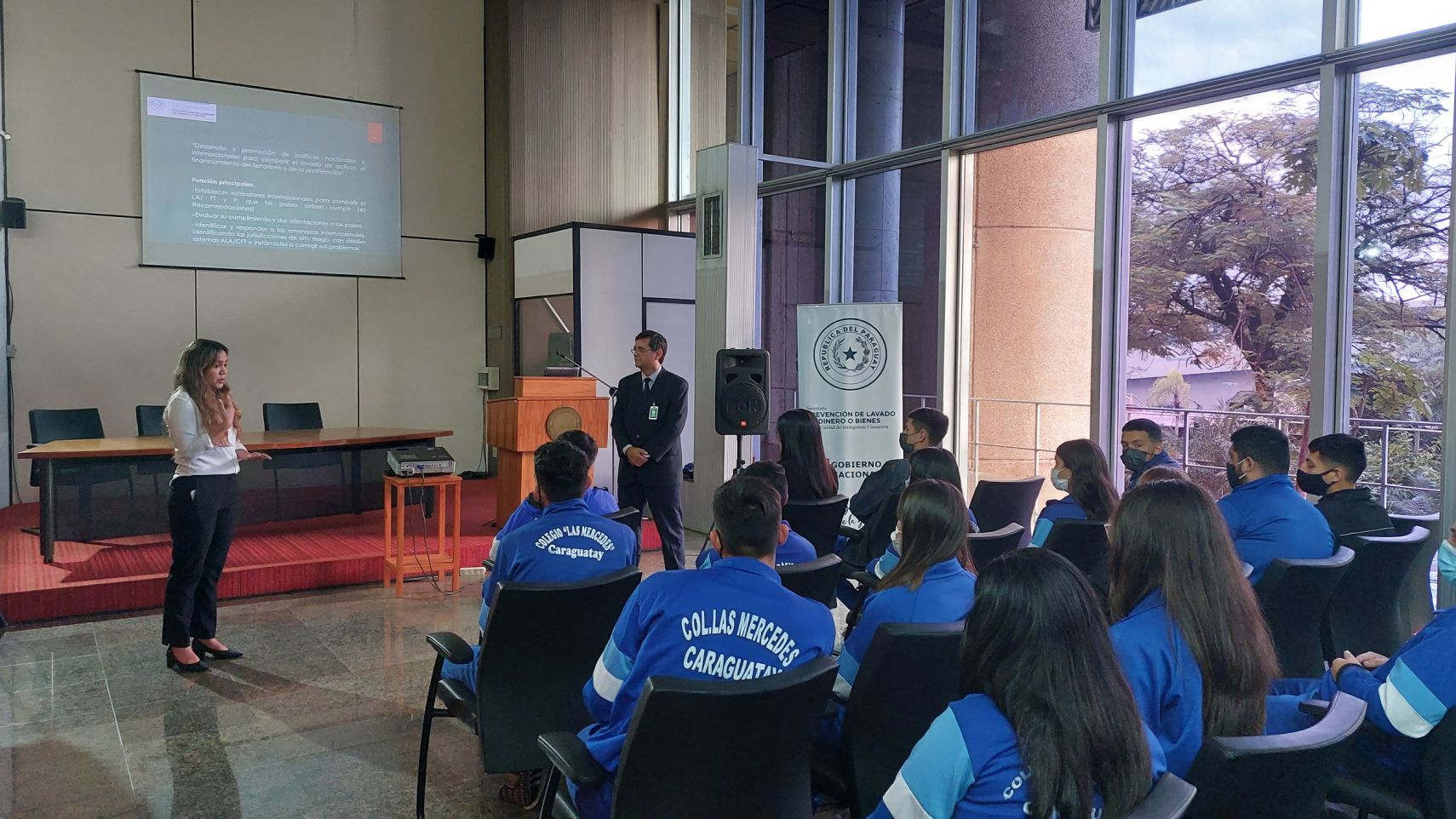 Alumnos se interiorizan acerca de las funciones de la Unidad de Inteligencia Financiera del Paraguay