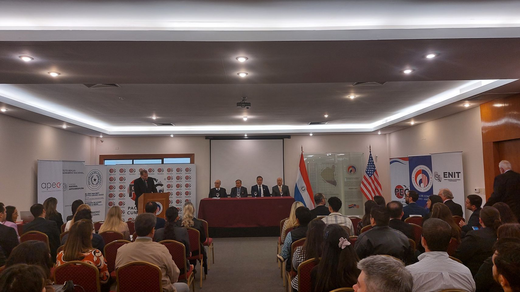 Ministro y directores de la SEPRELAD disertan en Mesa Empresarial de Integridad y Compliance