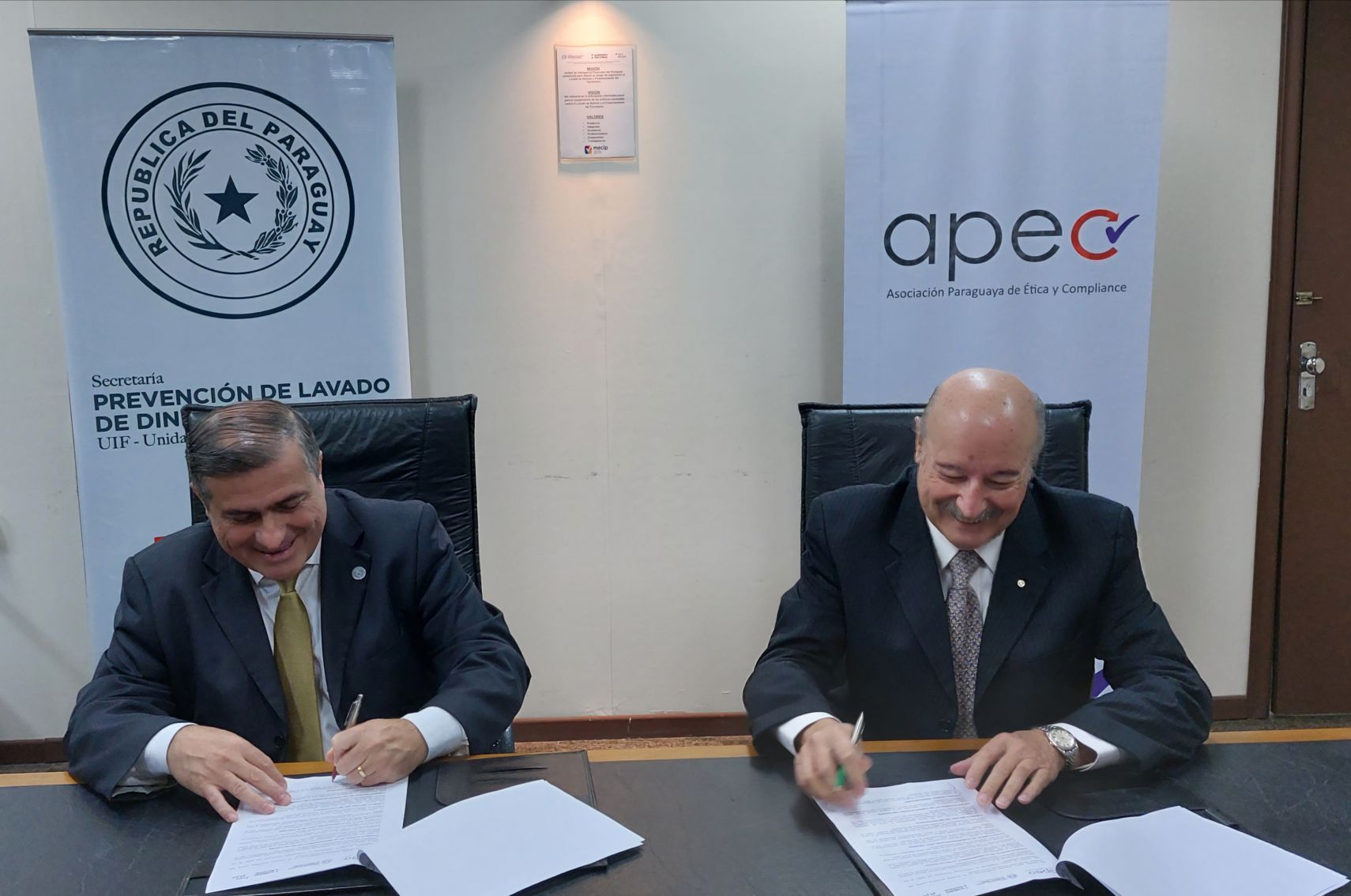 SEPRELAD firma convenio con la APEC para la realización de capacitaciones conjuntas