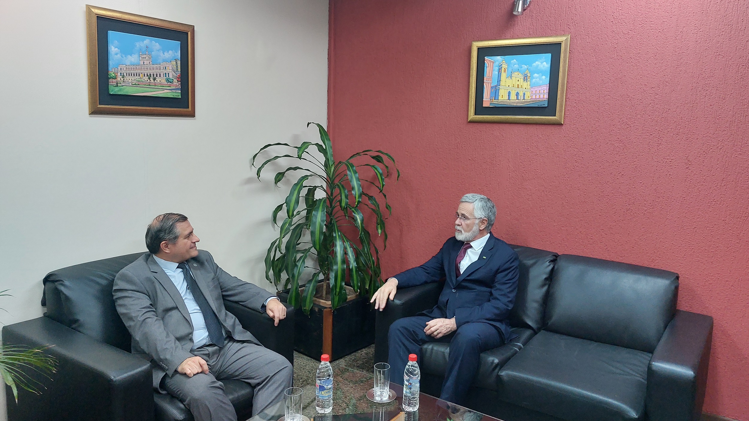 Ministro de la SEPRELAD recibió visita protocolar del embajador de la República de Brasil