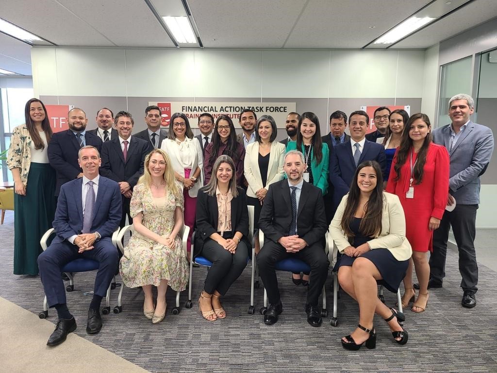 Funcionarios de la SEPRELAD se capacitan sobre los Estándares Internacionales del GAFI