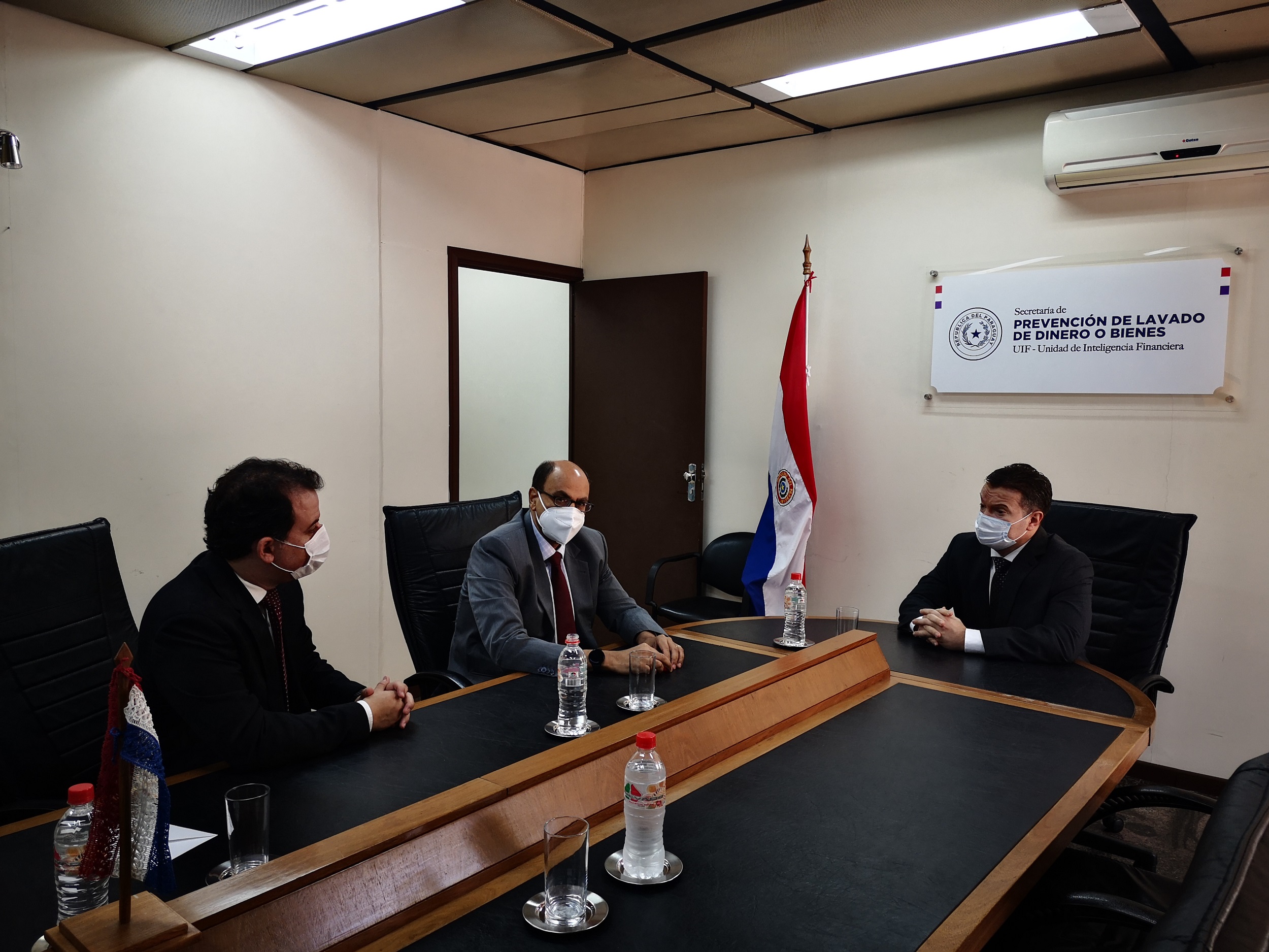 Ministro Arregui recibió la visita protocolar del embajador del Brasil en el Paraguay 