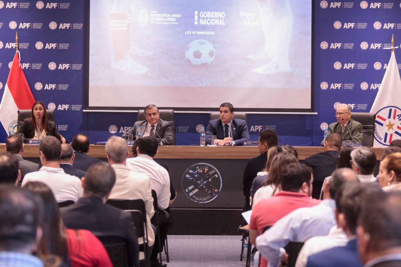 SEPRELAD y la APF realizan charla de prevención de lavado de activos para clubes de fútbol 