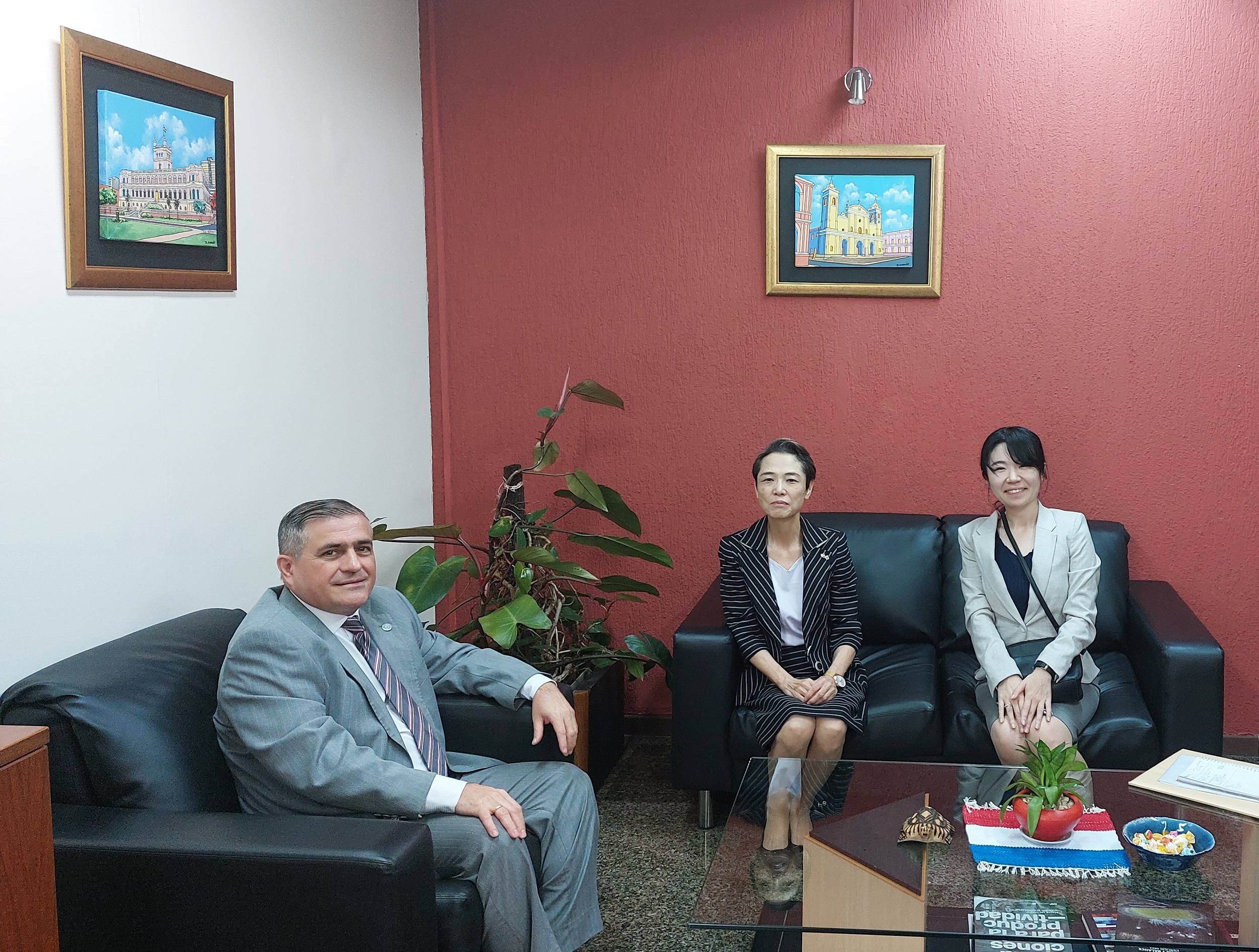 Ministro de la SEPRELAD recibió visita protocolar de la embajadora del Japón 