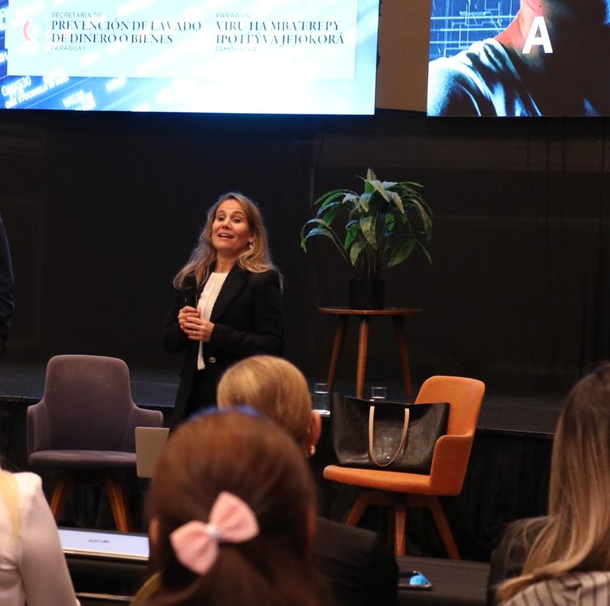 Directoras de la SEPRELAD disertan en Conferencia de Prevención de Lavado de Activos 