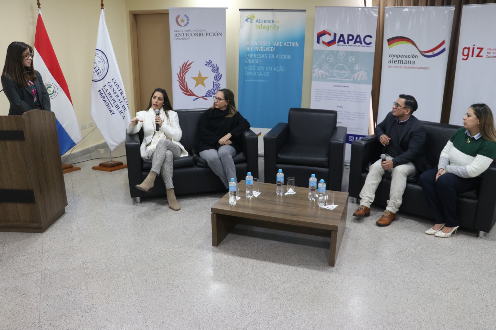 Jefa de Transparencia y Anticorrupción disertó en evento “Integridad y Contrataciones Públicas: Fortaleciendo Vínculos entre el Estado y la Empresa”