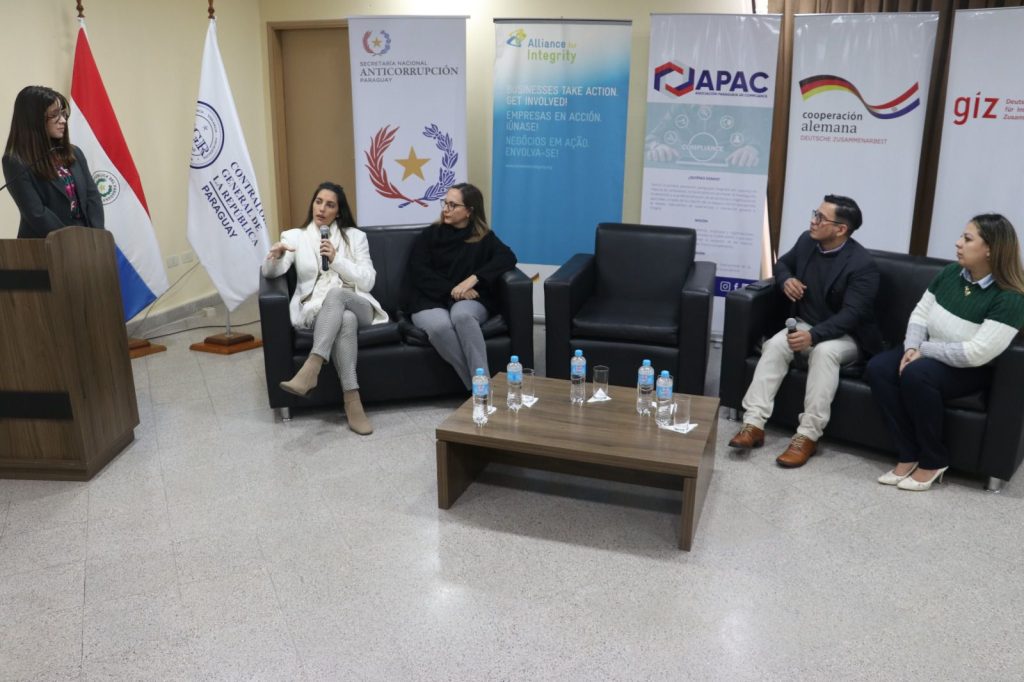 Jefa de Transparencia y Anticorrupción disertó en evento “Integridad y Contrataciones Públicas: Fortaleciendo Vínculos entre el Estado y la Empresa”