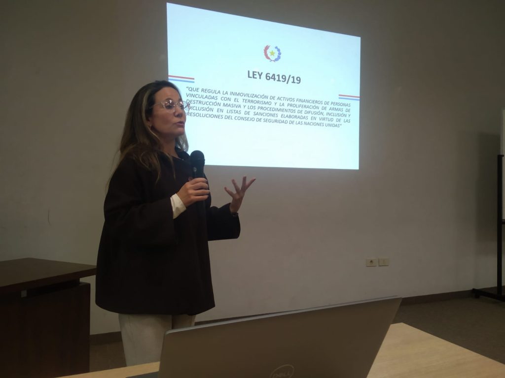 Directora general de Asesoría Jurídica de la SEPRELAD disertó sobre la aplicación práctica de las sanciones financieras dirigidas para sujetos obligados del mercado de valores