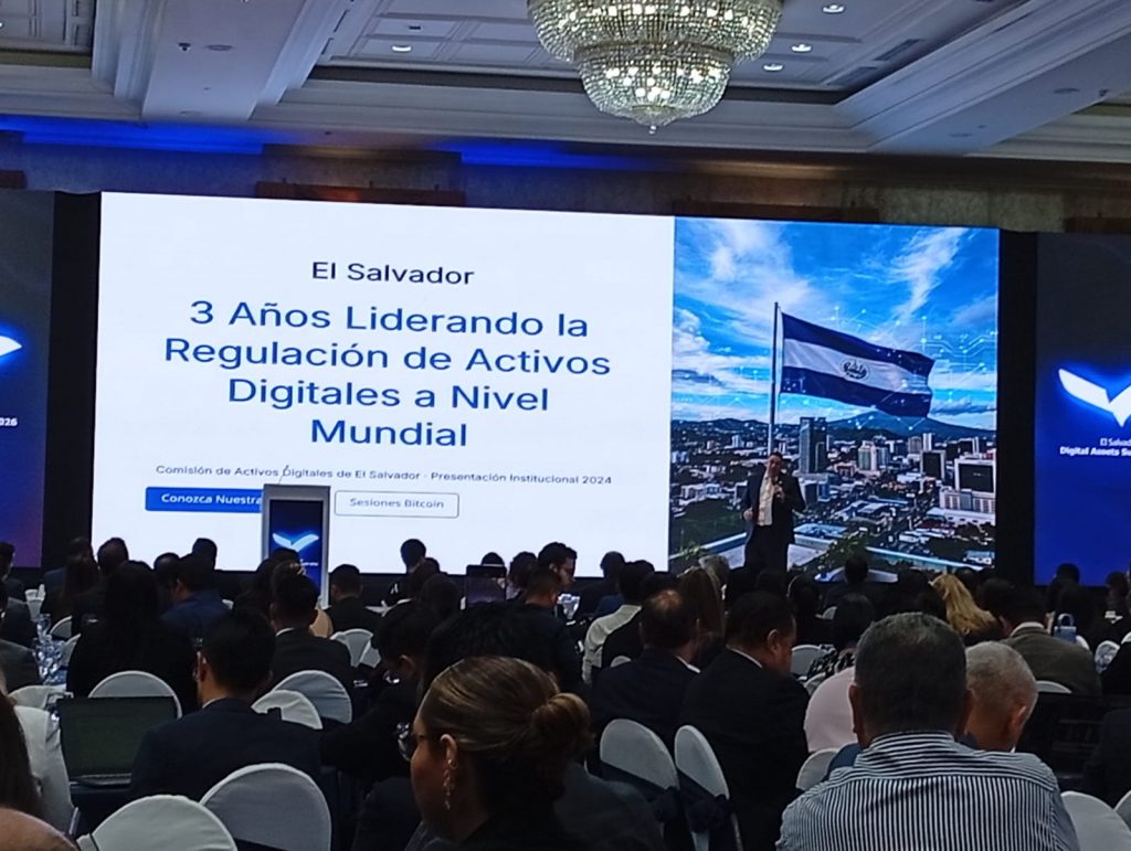 SEPRELAD fortalece cooperación regional en la Cumbre de Activos Digitales